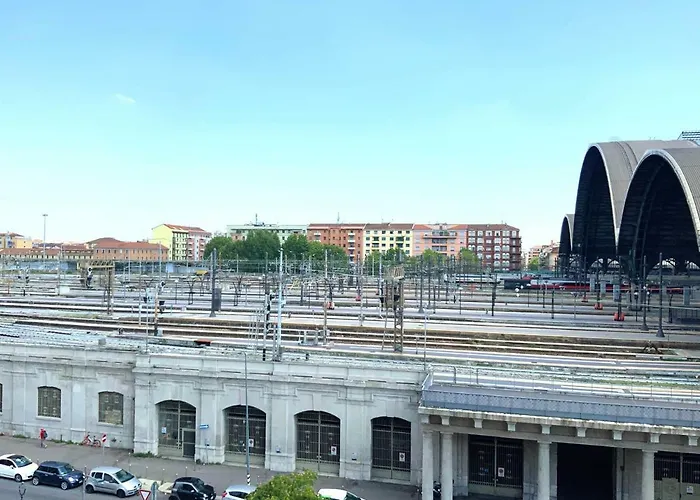 Luxury Flat By Station / Unique View Apartment