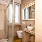 Luxury Flat By Station / Unique View *