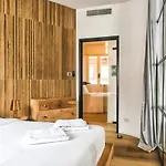 Luxury Flat By Station / Unique View *